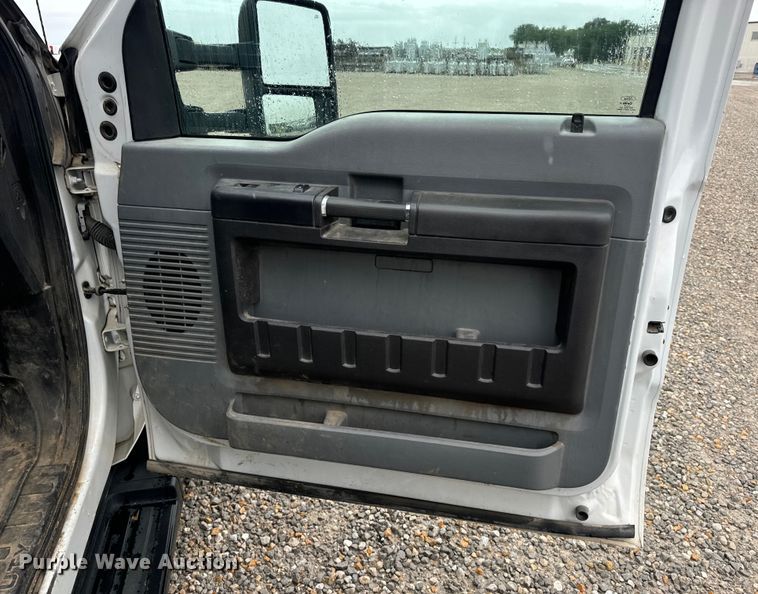 image for item OF9767 2013 Ford  F550 Super Duty XL bucket truck