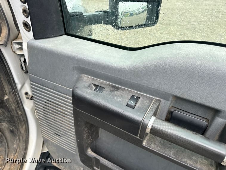 image for item OF9767 2013 Ford  F550 Super Duty XL bucket truck