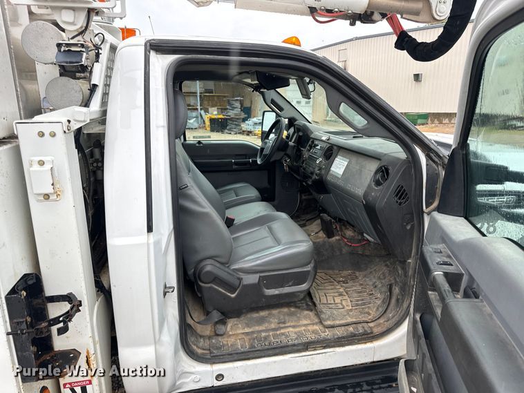 image for item OF9767 2013 Ford  F550 Super Duty XL bucket truck