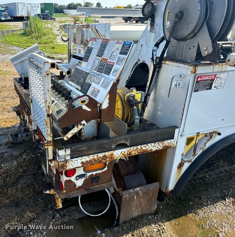 image for item OF9782 Altec DM45TR digger derrick bed