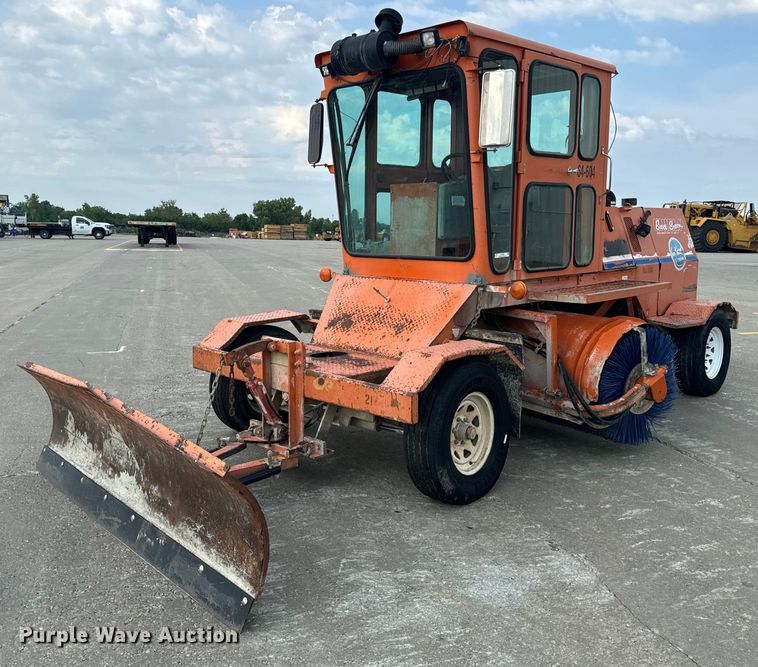 image for item OF9787 2005 Broce RJ350 broom