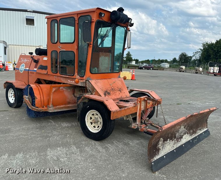 image for item OF9787 2005 Broce RJ350 broom