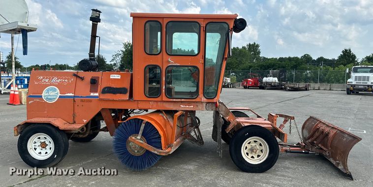 image for item OF9787 2005 Broce RJ350 broom