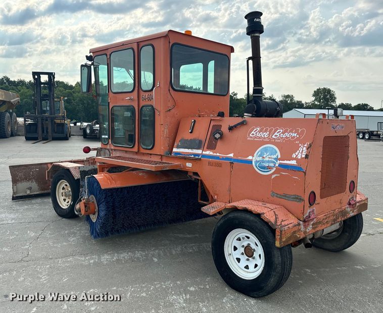 image for item OF9787 2005 Broce RJ350 broom