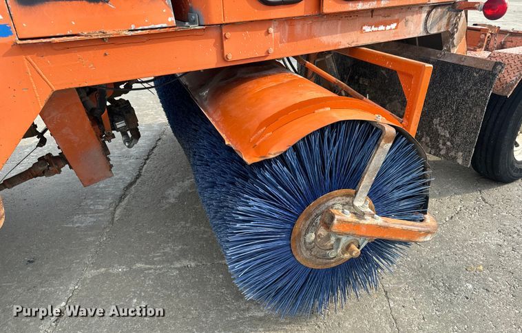 image for item OF9787 2005 Broce RJ350 broom