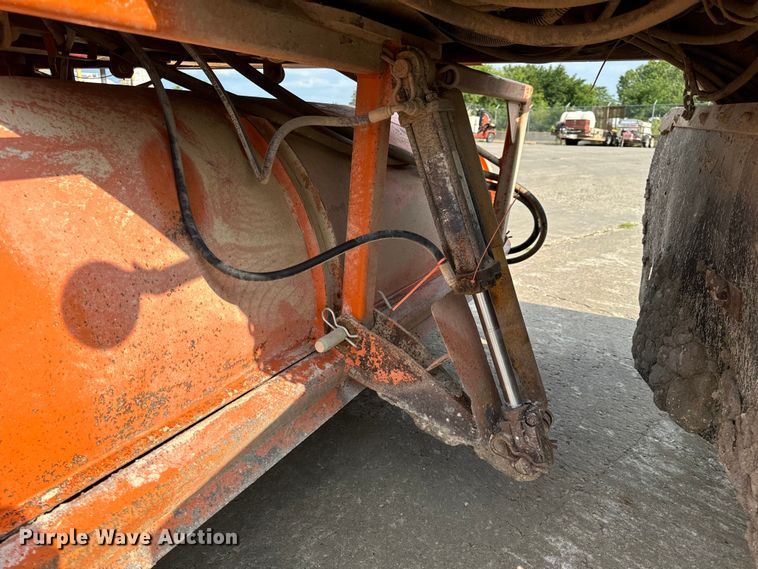 image for item OF9787 2005 Broce RJ350 broom