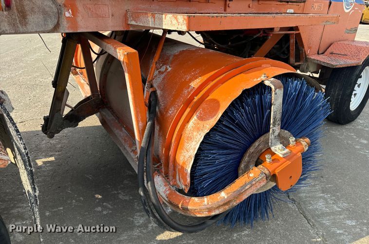 image for item OF9787 2005 Broce RJ350 broom