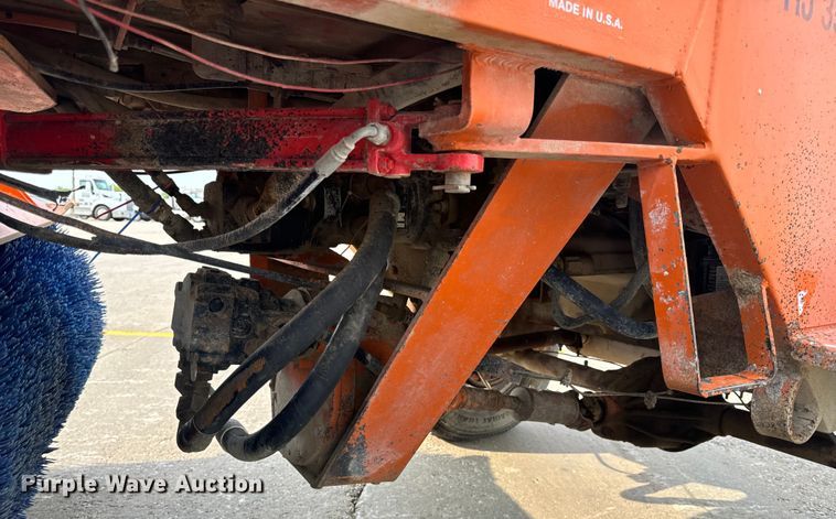 image for item OF9787 2005 Broce RJ350 broom