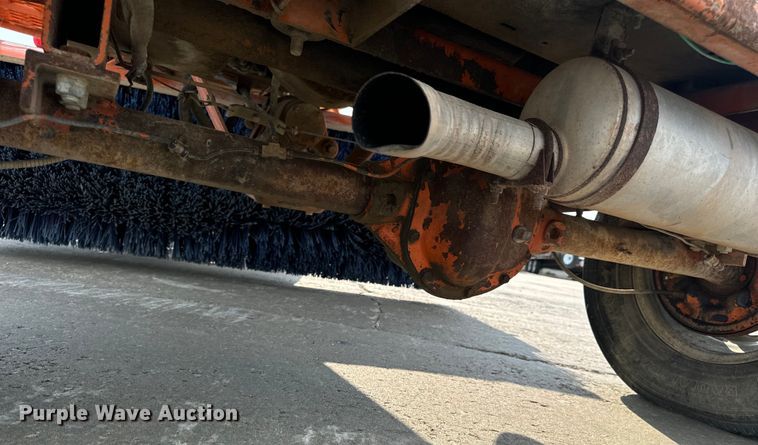 image for item OF9787 2005 Broce RJ350 broom