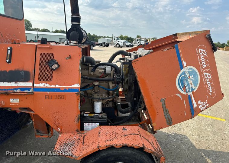 image for item OF9787 2005 Broce RJ350 broom