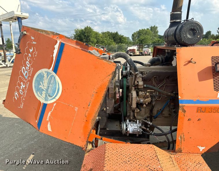 image for item OF9787 2005 Broce RJ350 broom