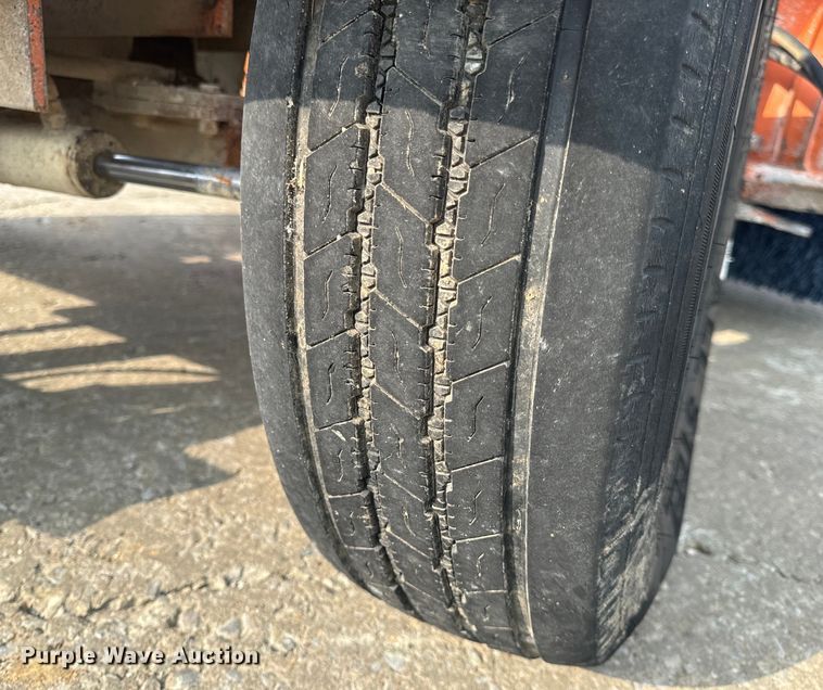 image for item OF9787 2005 Broce RJ350 broom