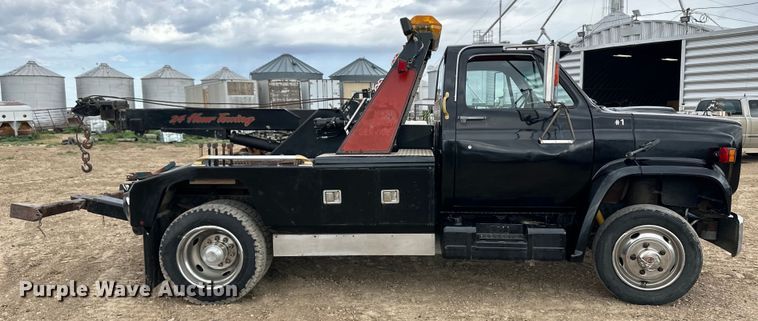 image for item OL9670 1987 Chevrolet C70 tow truck