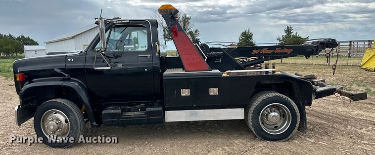 image for item OL9670 1987 Chevrolet C70 tow truck