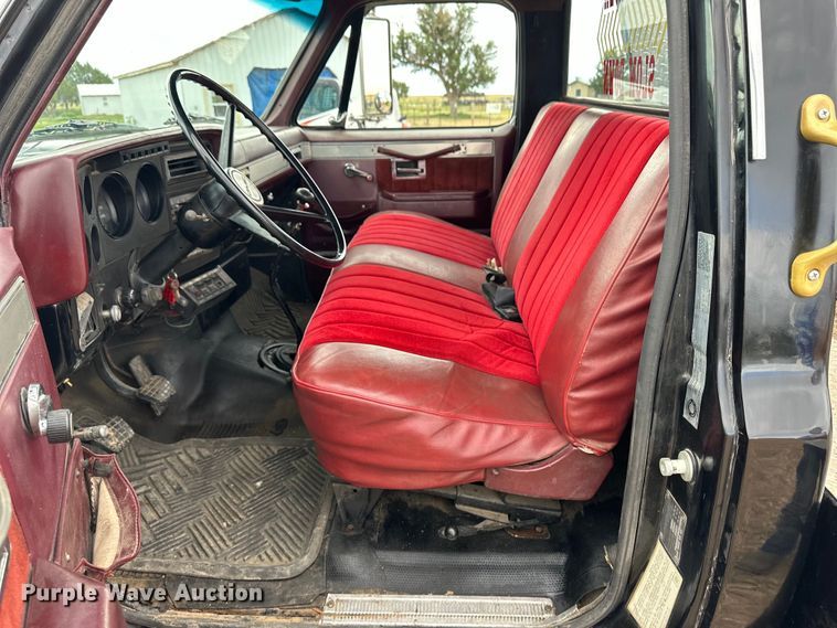 image for item OL9670 1987 Chevrolet C70 tow truck