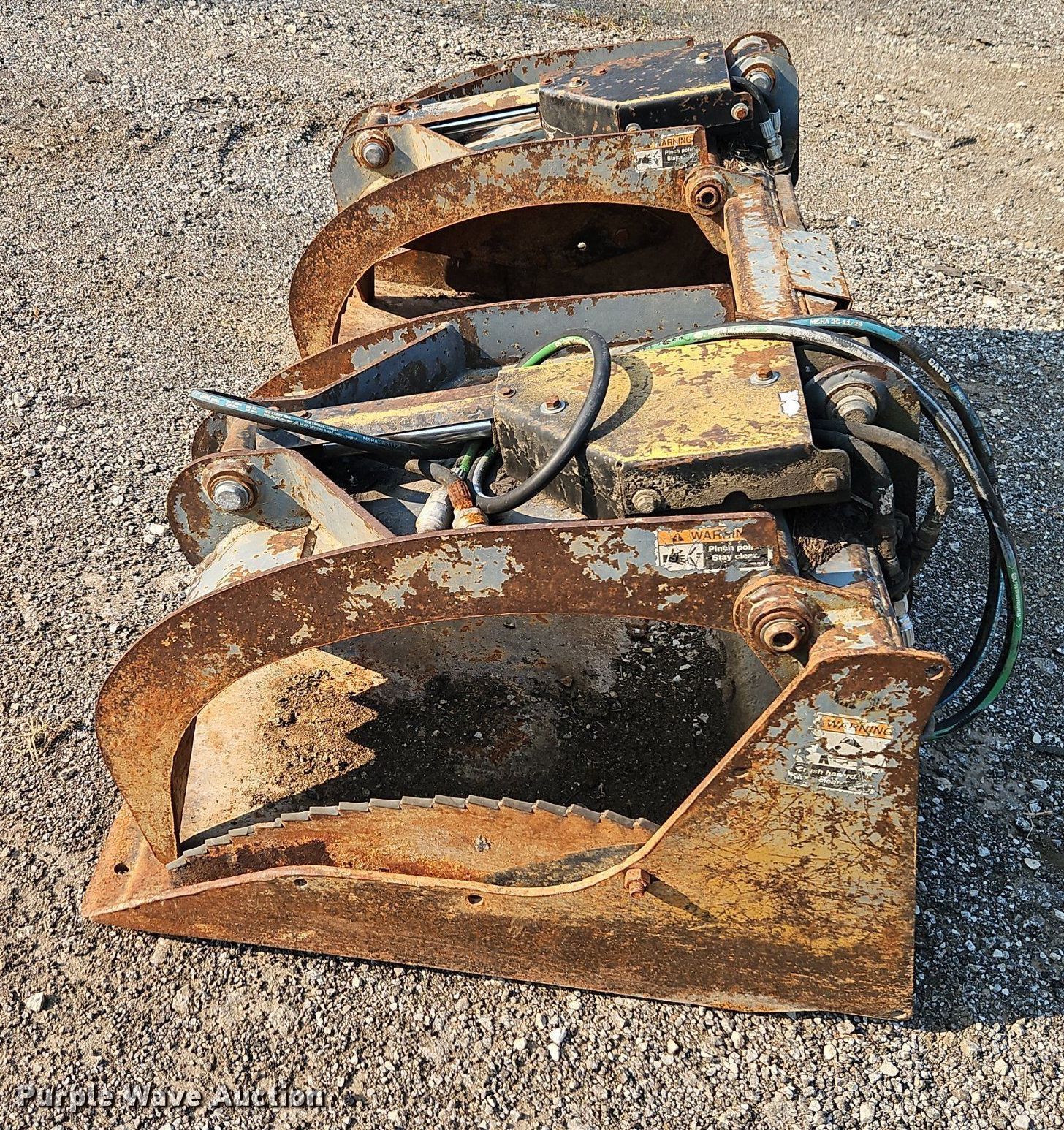 FFC Attachments LAF5266 skid steer grapple bucket in Holden, MO Item