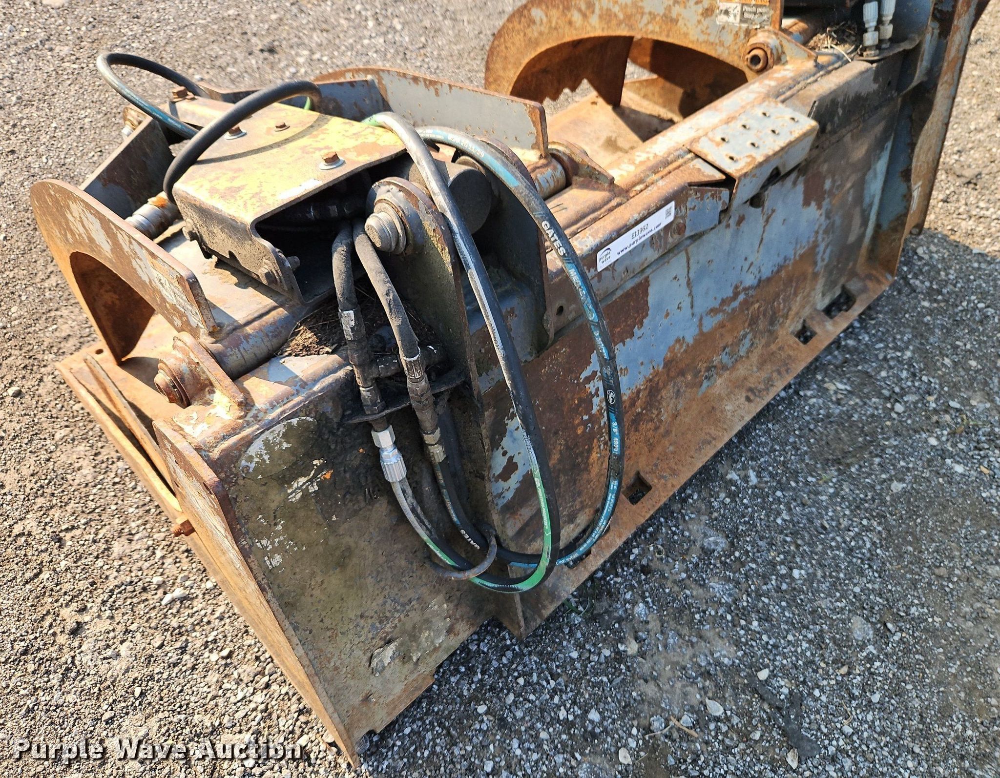 FFC Attachments LAF5266 skid steer grapple bucket in Holden, MO Item