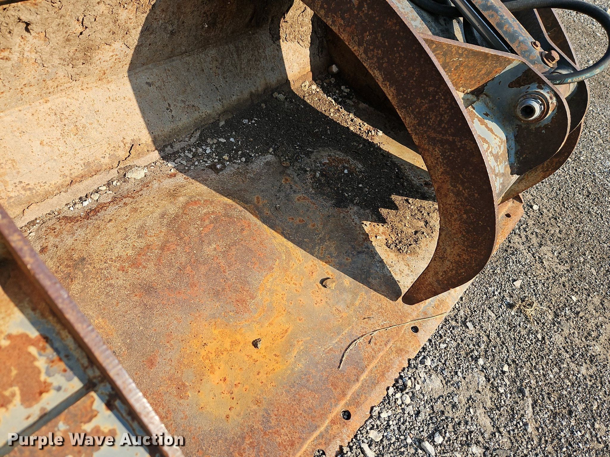 FFC Attachments LAF5266 skid steer grapple bucket in Holden, MO Item