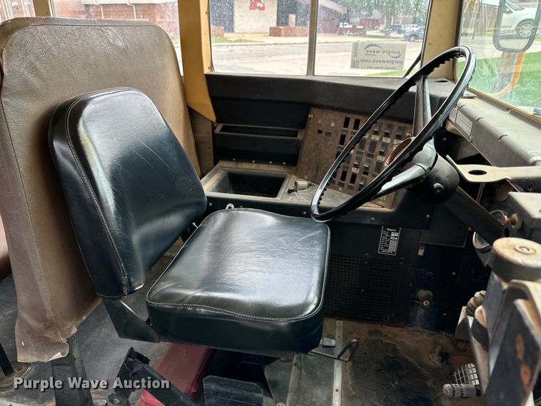 image for item DG4420 1991 Chevrolet B60 school bus