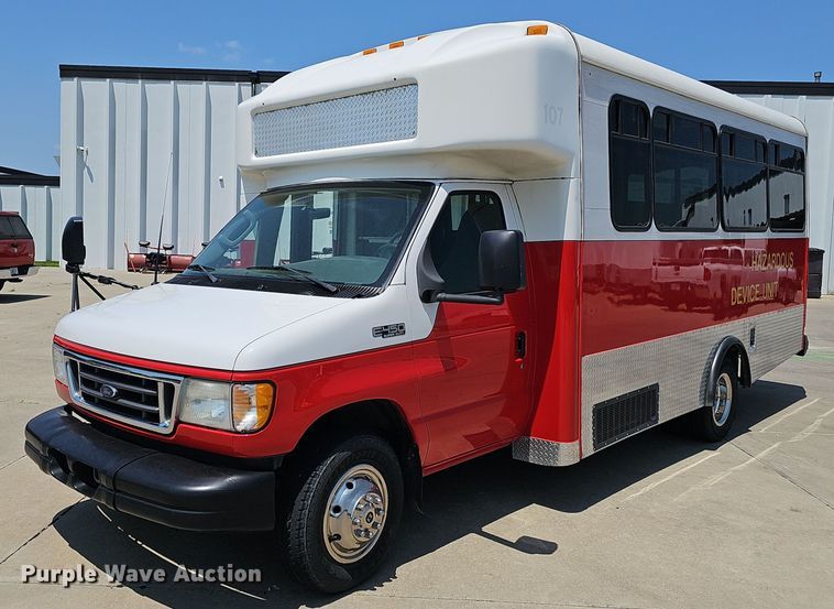 image for item DP1039 2003 Glaval E450 Super Duty shuttle bus