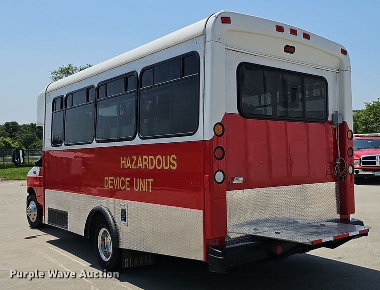 image for item DP1039 2003 Glaval E450 Super Duty shuttle bus