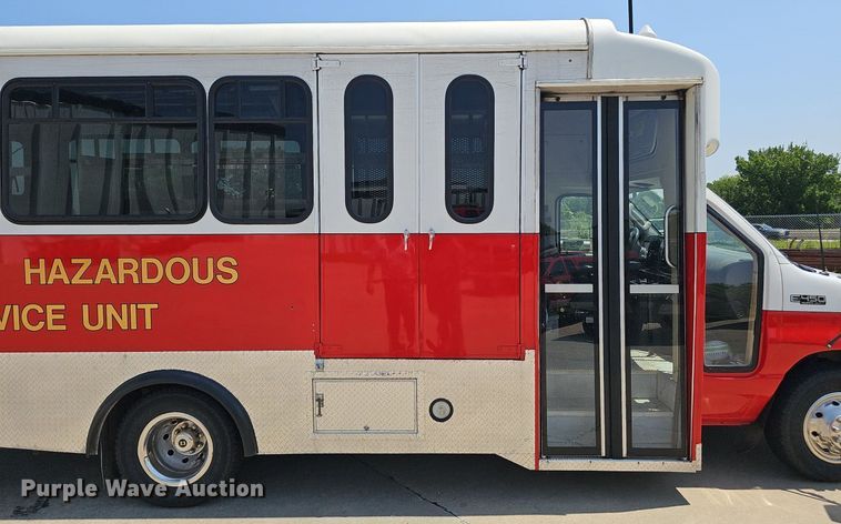 image for item DP1039 2003 Glaval E450 Super Duty shuttle bus