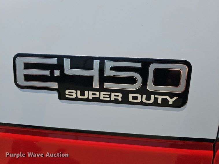 image for item DP1039 2003 Glaval E450 Super Duty shuttle bus