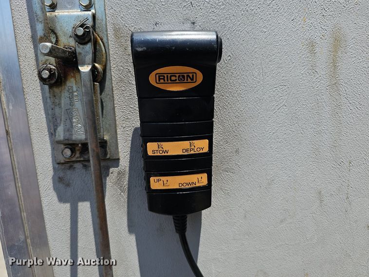 image for item DP1039 2003 Glaval E450 Super Duty shuttle bus