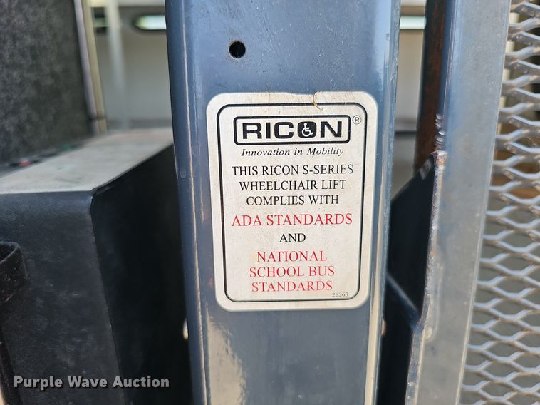 image for item DP1039 2003 Glaval E450 Super Duty shuttle bus