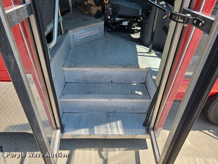 image for item DP1039 2003 Glaval E450 Super Duty shuttle bus