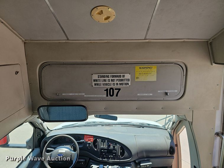 image for item DP1039 2003 Glaval E450 Super Duty shuttle bus