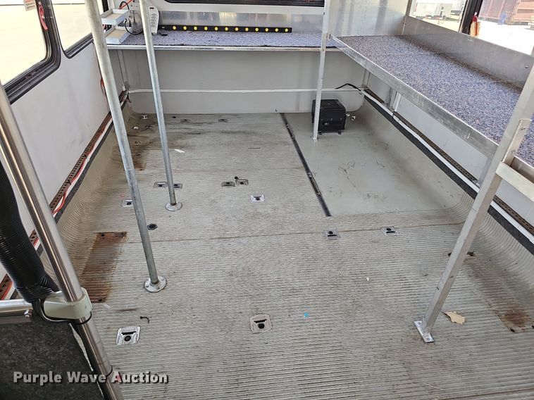 image for item DP1039 2003 Glaval E450 Super Duty shuttle bus