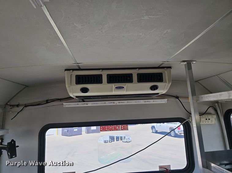 image for item DP1039 2003 Glaval E450 Super Duty shuttle bus
