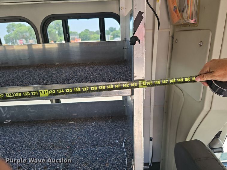 image for item DP1039 2003 Glaval E450 Super Duty shuttle bus