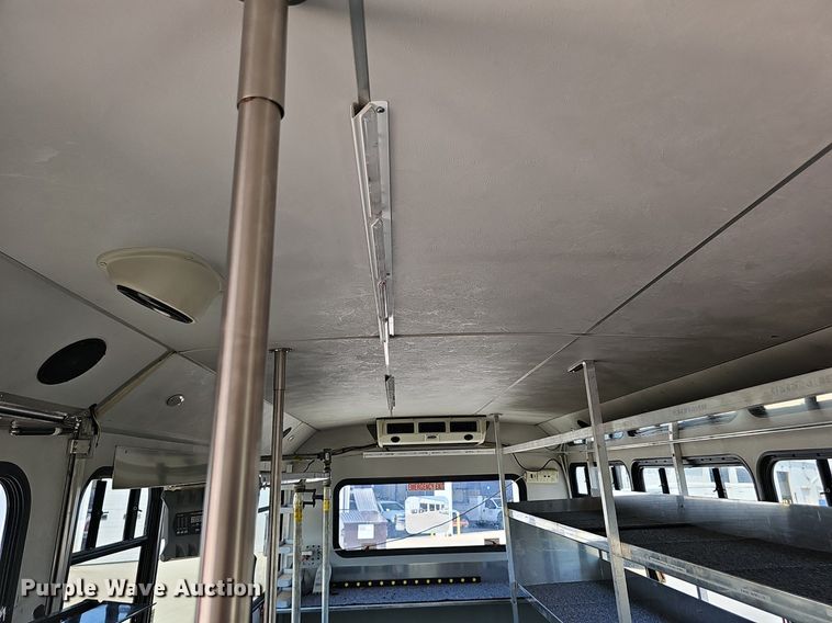 image for item DP1039 2003 Glaval E450 Super Duty shuttle bus