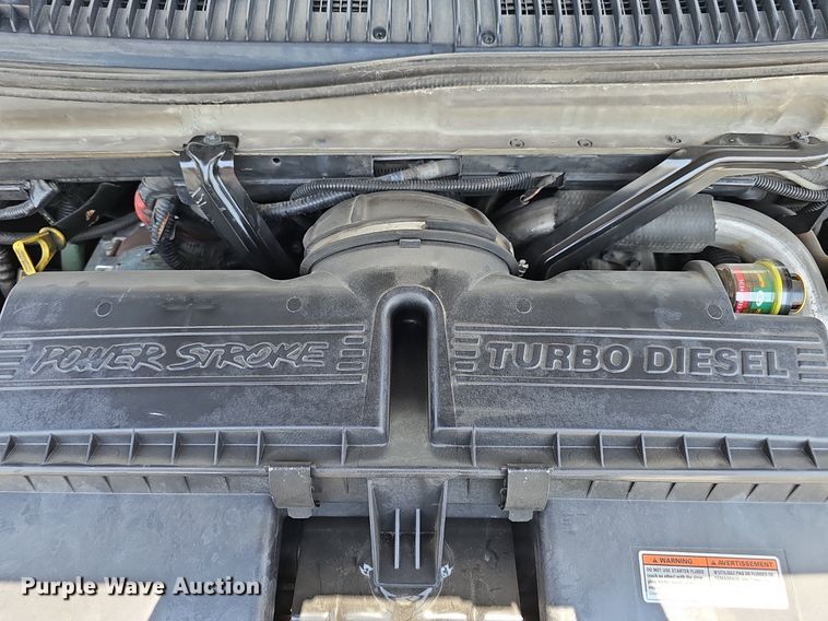 image for item DP1039 2003 Glaval E450 Super Duty shuttle bus