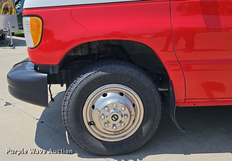 image for item DP1039 2003 Glaval E450 Super Duty shuttle bus