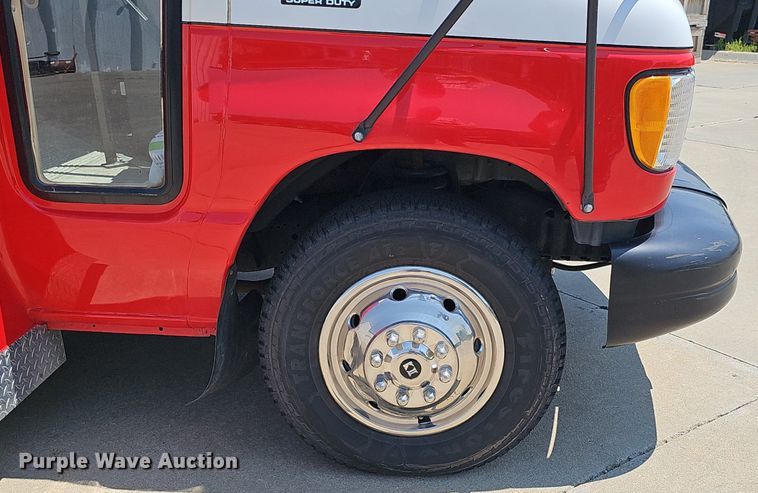 image for item DP1039 2003 Glaval E450 Super Duty shuttle bus