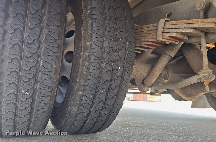 image for item DP1039 2003 Glaval E450 Super Duty shuttle bus