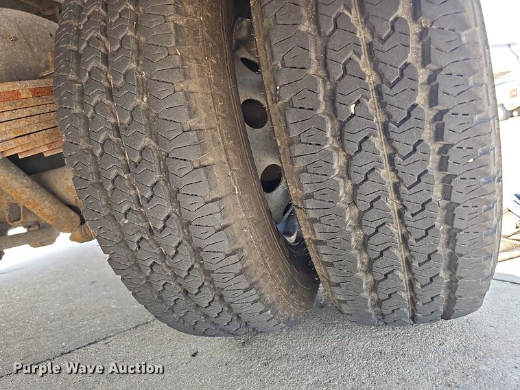 image for item DP1039 2003 Glaval E450 Super Duty shuttle bus