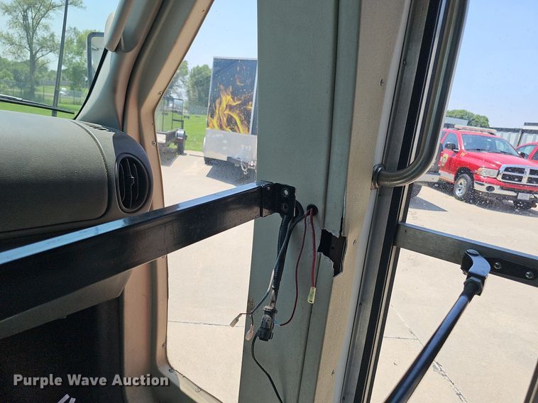 image for item DP1039 2003 Glaval E450 Super Duty shuttle bus