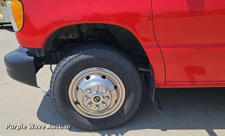 image for item DP1039 2003 Glaval E450 Super Duty shuttle bus