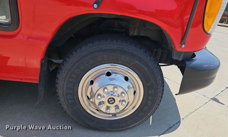 image for item DP1039 2003 Glaval E450 Super Duty shuttle bus