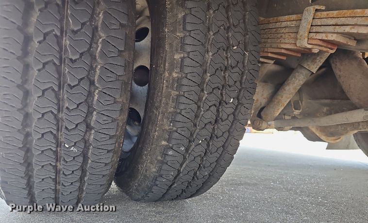 image for item DP1039 2003 Glaval E450 Super Duty shuttle bus