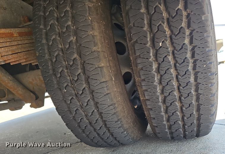 image for item DP1039 2003 Glaval E450 Super Duty shuttle bus