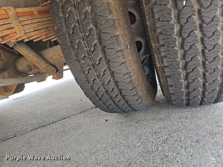 image for item DP1039 2003 Glaval E450 Super Duty shuttle bus