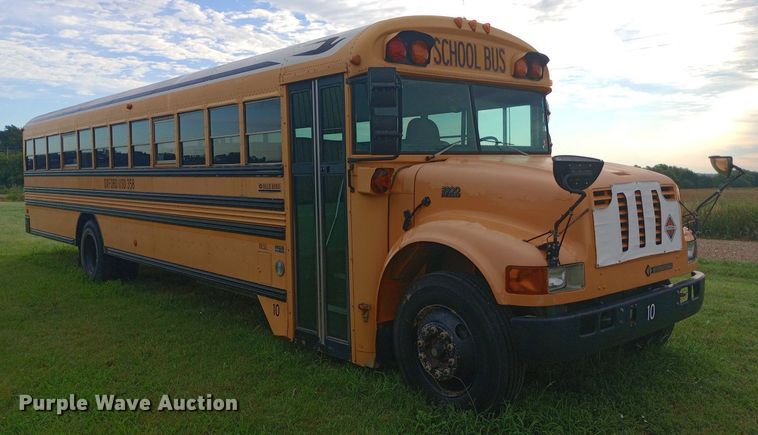image for item DP1199 2000 International school bus