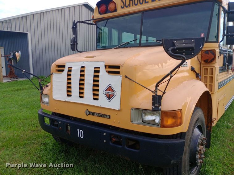 image for item DP1199 2000 International school bus