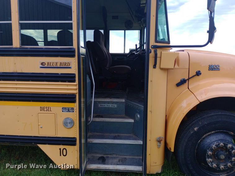 image for item DP1199 2000 International school bus
