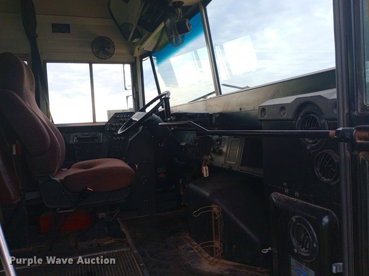 image for item DP1199 2000 International school bus